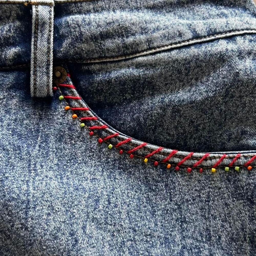 Vintage jeans Y2K Embroidered Flower small | artsy indie beaded cropped denim - Picture 8 of 8